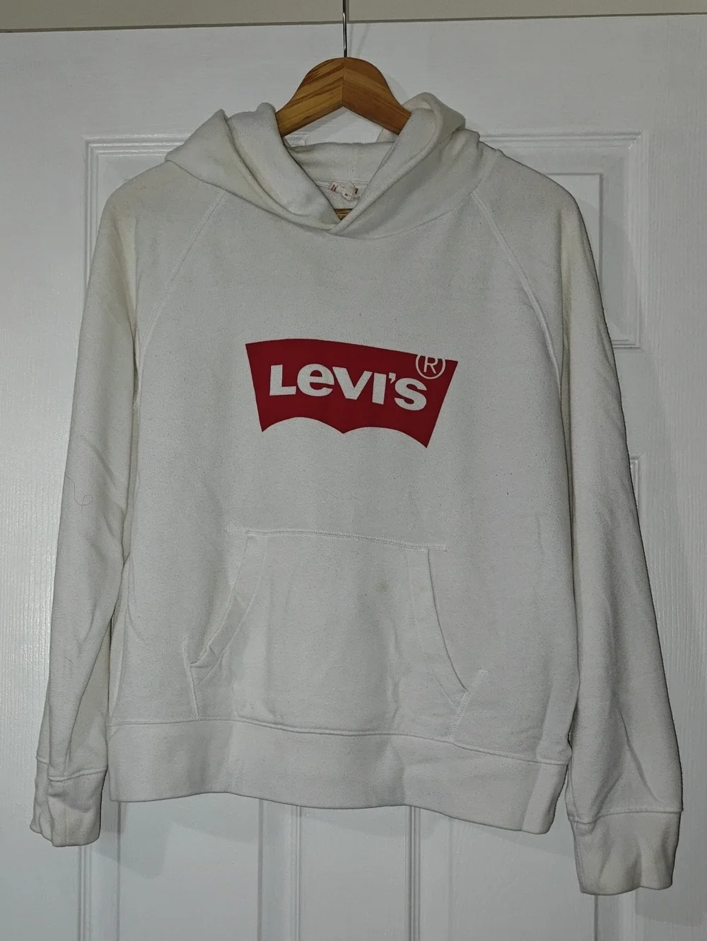 Levi's White Hoodie with Red Logo - Unisex Pullover